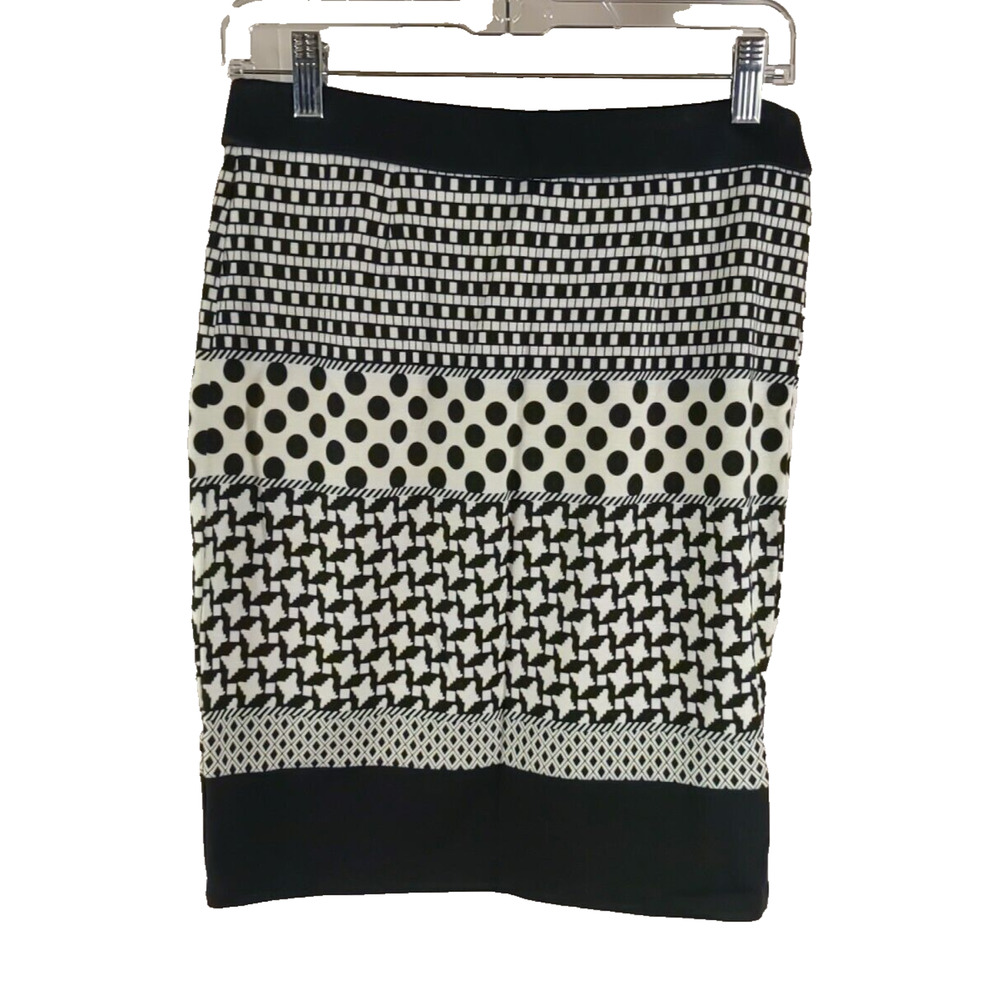 Cato Women's Skirt Size Small Black White Geometric Print Short Knee High